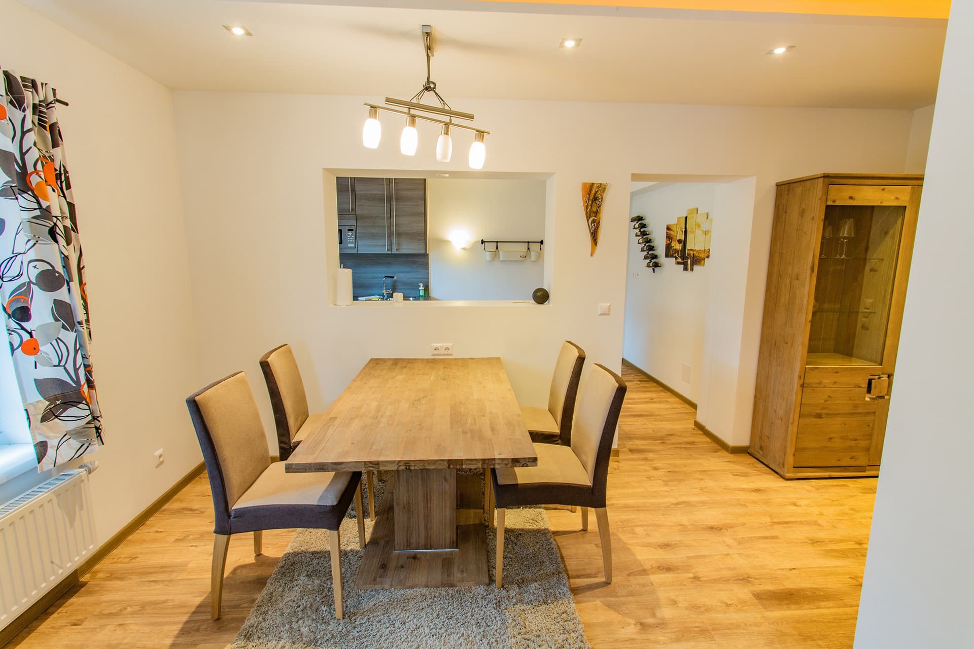 Essbereich für vier Personen im Appartement des Hotel Pehab.